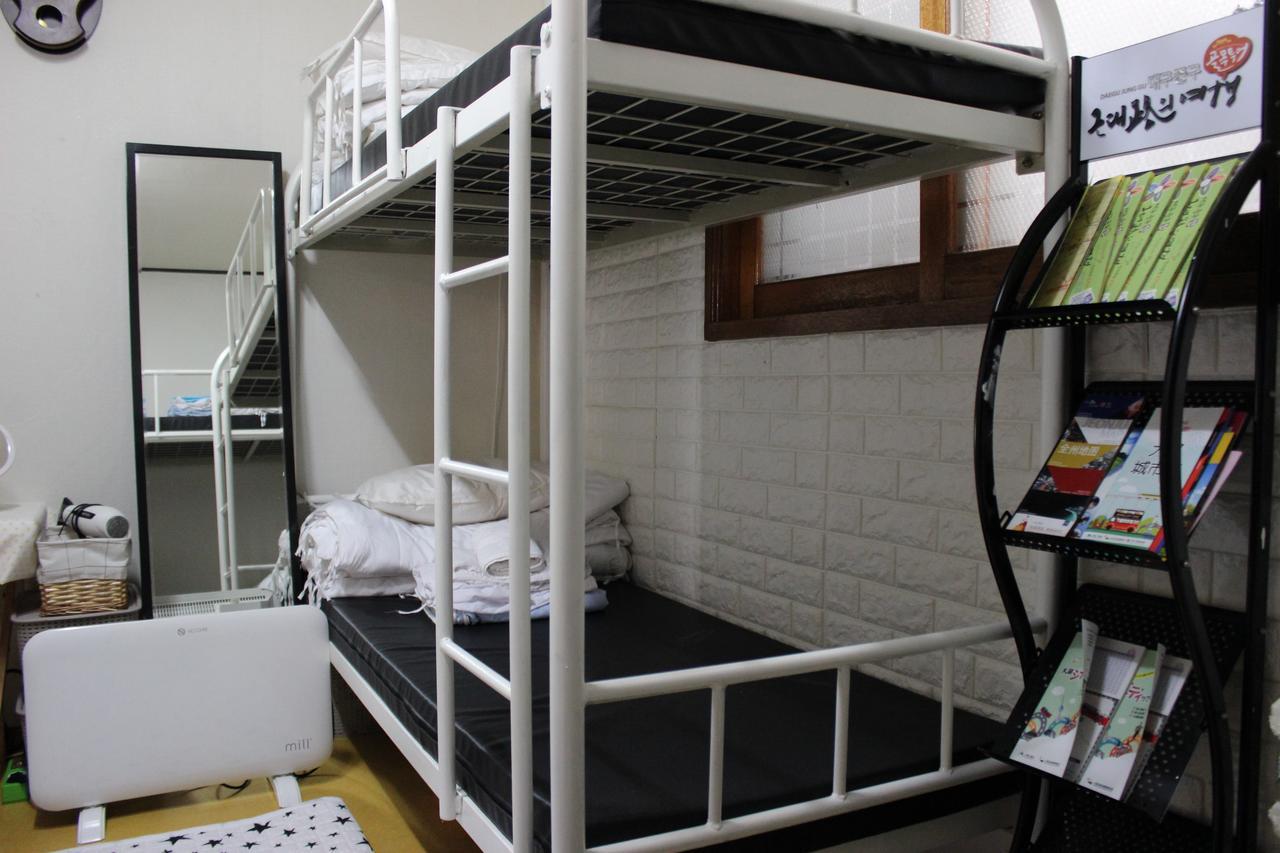 Danim Backpackers Daegu Hotel Szoba fotó